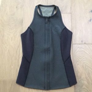 Billabong size 4 neoprene zip vest sleeveless jacket